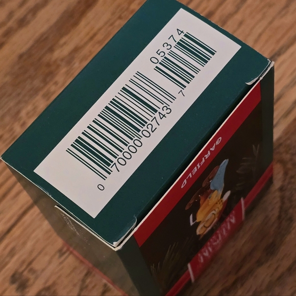 Garfield Hallmark Ornament- Bedtime Story, 1992, NIB - Picture 12 of 13